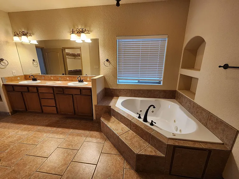 2105 San Patricio Loop — Photo 31