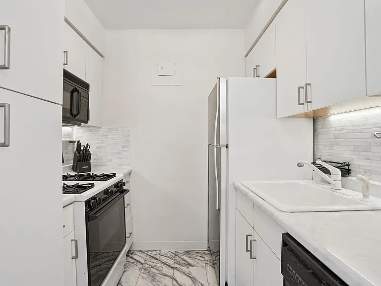 401 E 65th St #9C — Photo 6