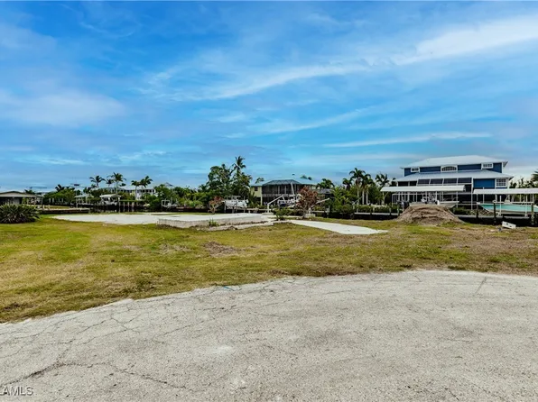 2680 Patterson Court St, James City, FL 33956