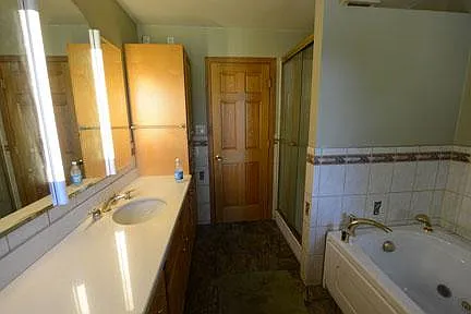 3 bed, 1350 sqft, $2,000 — Photo 2