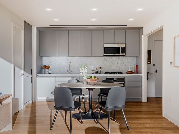 3rd image of 547 W 47th St #1011