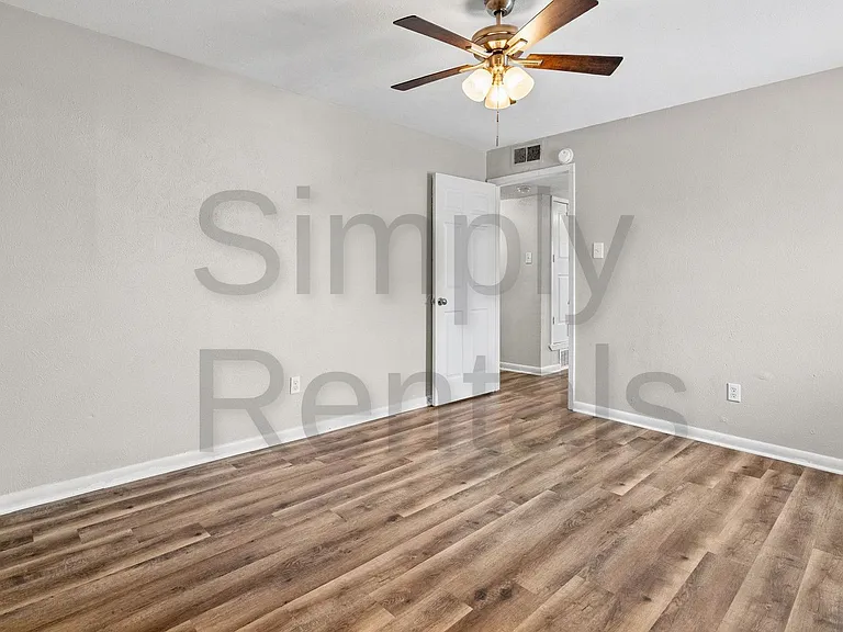 3513 Washington St — Photo 10