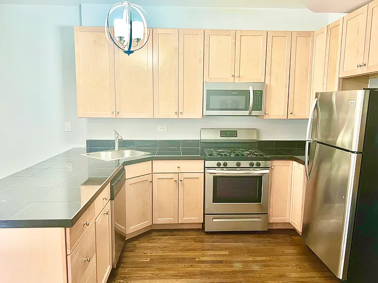 907 W Sheridan Rd #3 — Photo 16