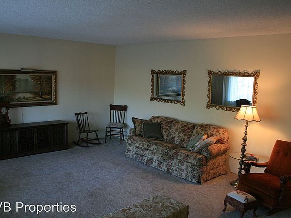 3rd image of 5233 Hillcrest Dr