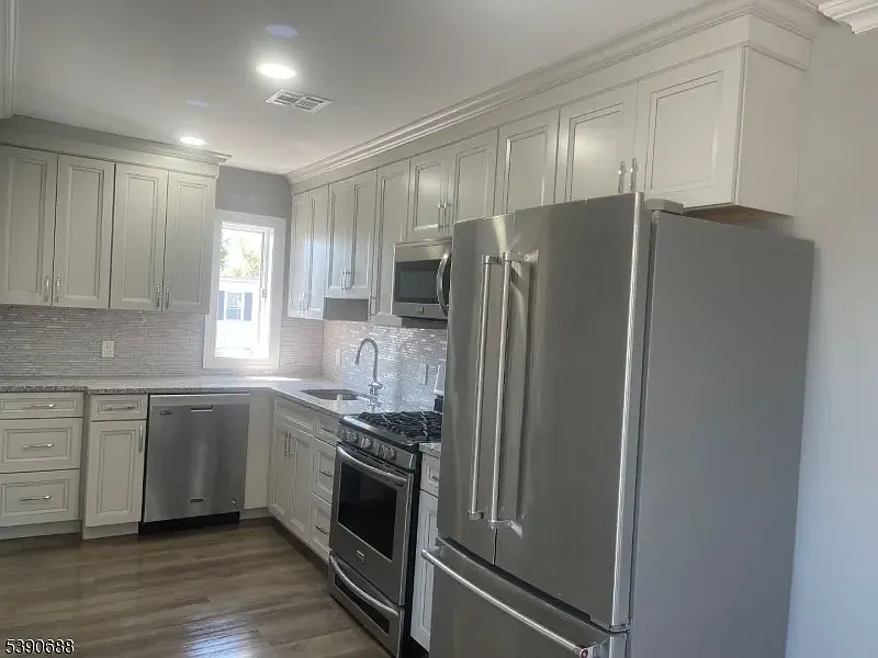 2 bed, 1200 sqft, $2,700 — Photo 2