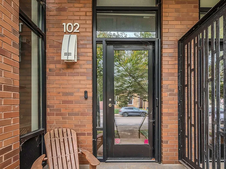 1100 Russell St #102-1 — Photo 8