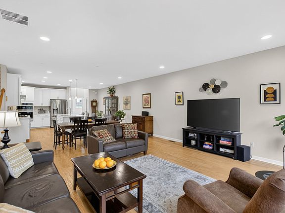5th image of 87 Shannon Way #1