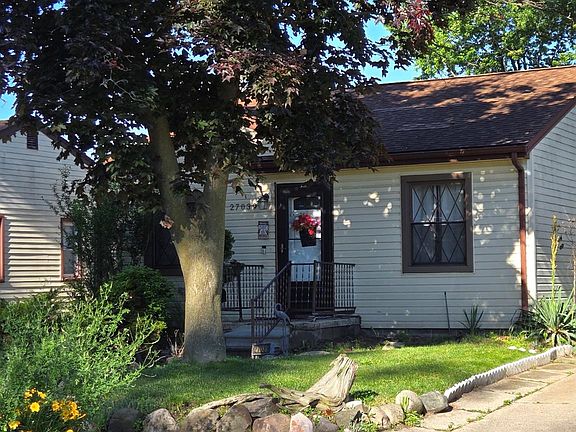 2nd image of 27039 Alden St