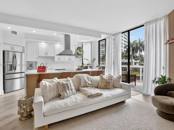 20185 E Country Club Dr APT 204, Aventura, FL 33180