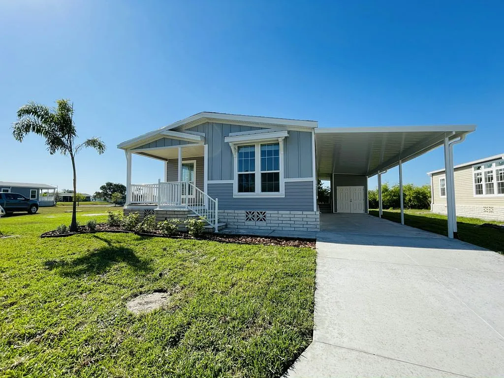 3 bed, 2.0 bath, 1356 sqft, $1,691 — Photo 2