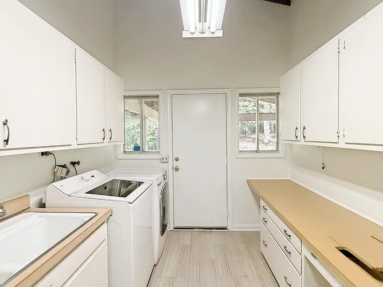 10611 Allenwood Ln — Photo 37