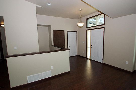 2nd image of 623 23rd Ave W