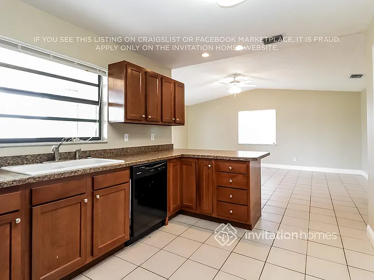 3416 SW Santa Barbara Pl — Photo 8