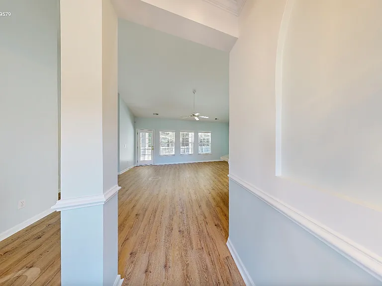 409 Oxner Ct — Photo 3