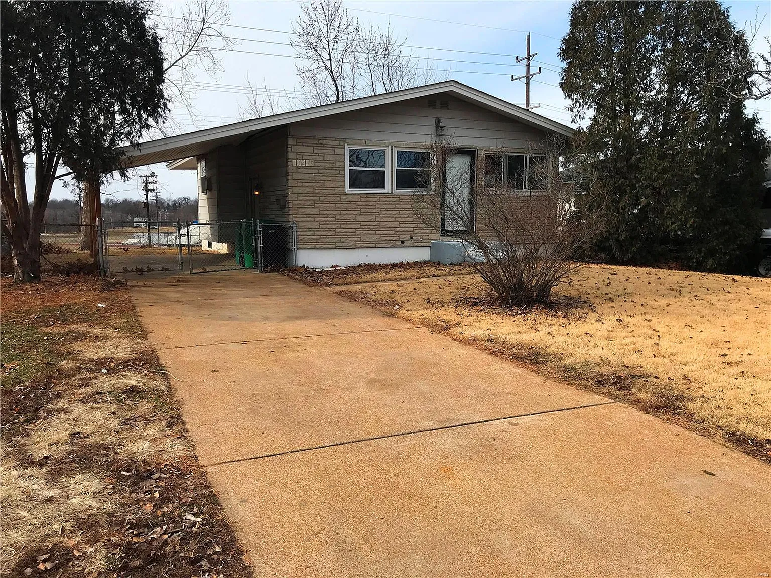 10249 Lilac Ave photo 1