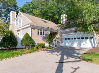 956 Straw Hill Rd, Manchester, NH 03104