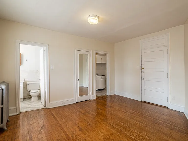 Stonehurst Apartments — Photo 13