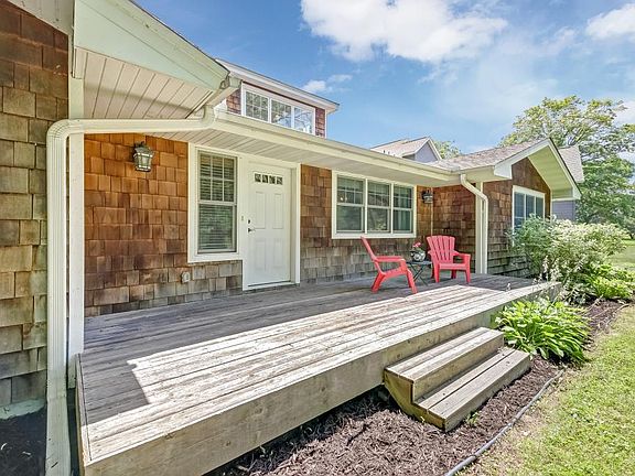 4th image of 2211 Shoreline Dr