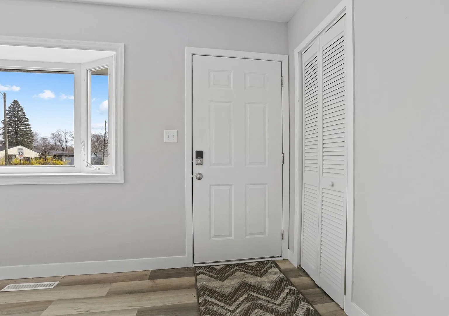 Welcome to your charming new home at 5322 Newport Rd Dr! — Photo 2
