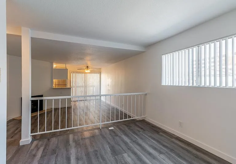 550 Sqft Bedroom