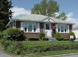 101 Elwyn St, Cranston, RI 02920