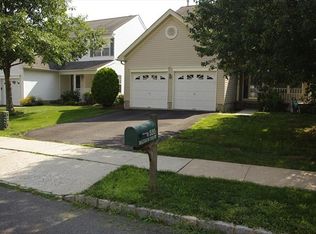 520 Madison Dr, Stewartsville, NJ
