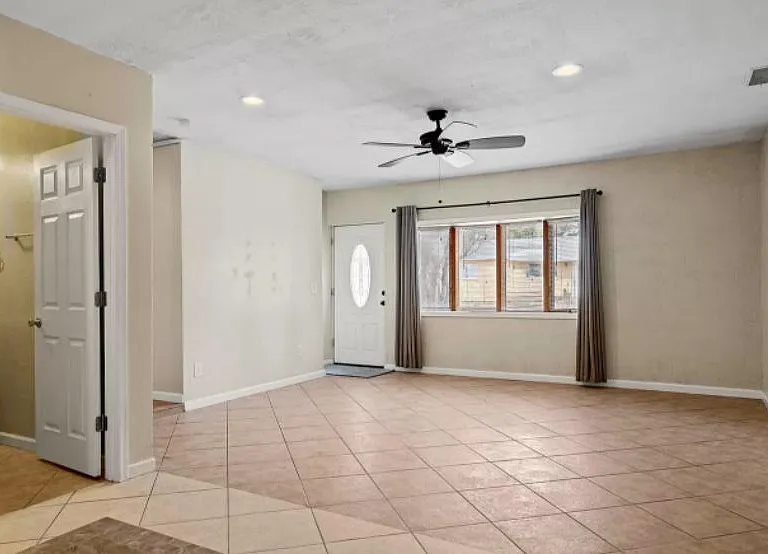 3450 N Manor Rd — Photo 3