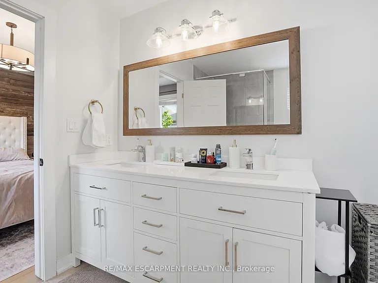 111 Greenstem Cres — Photo 22