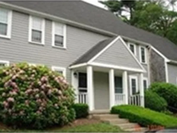 9 Twin Lakes Dr, Halifax, MA 02338