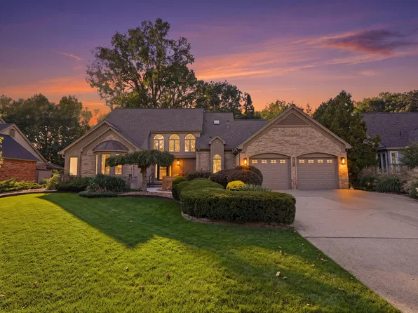 20027 Wayne Rd, Livonia, MI 48152