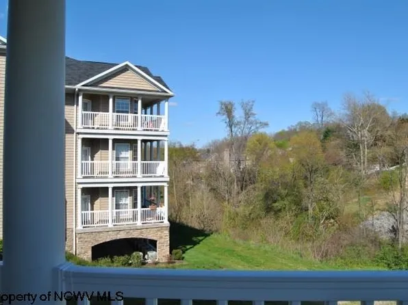 2418 Suncrest Vlg, Morgantown, WV 26505