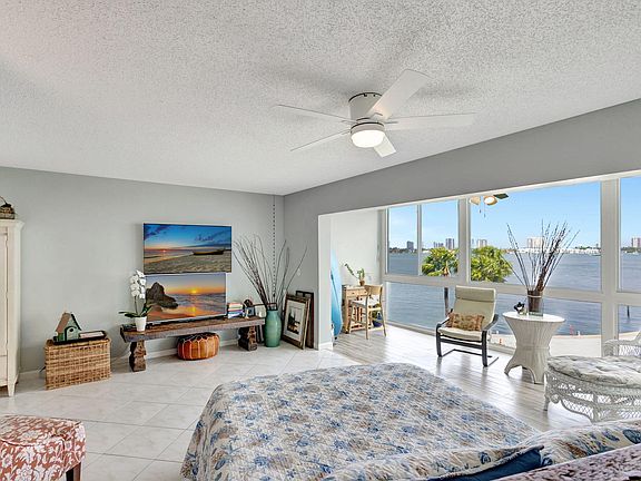 3rd image of 2936 Lake Shore Drive #309