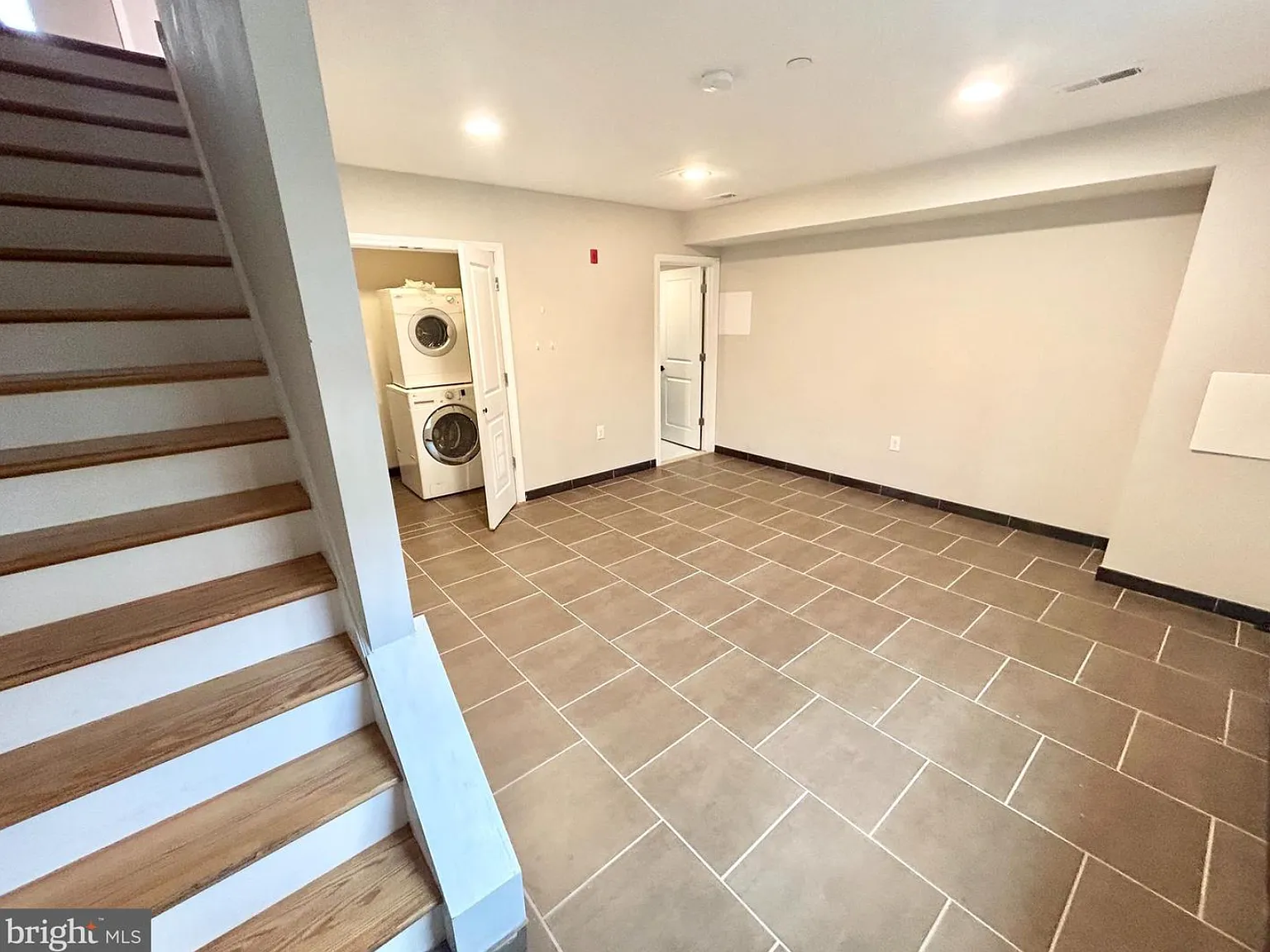 Room to Live, Relax & Entertain 3 Beds, 3 Baths + Roof Deck — Photo 2