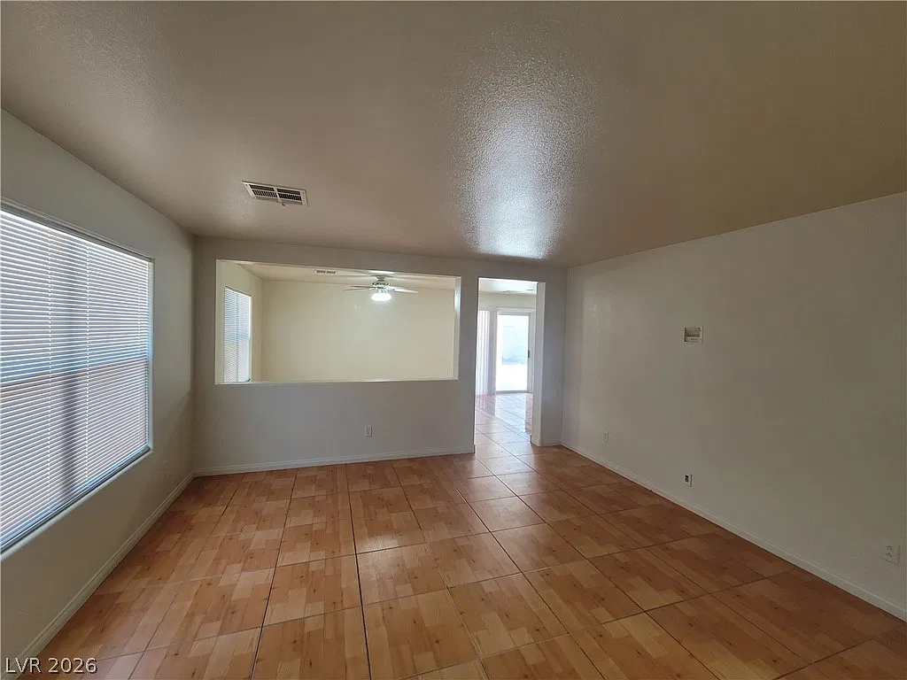 3 bed, 2.0 bath, 1398 sqft, $1,859 — Photo 3