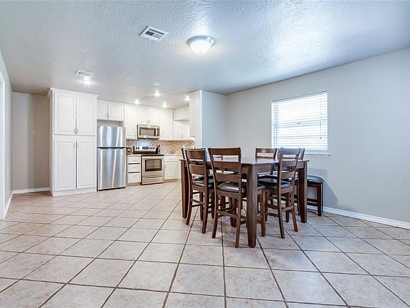 5th image of 2609 Chateau Dr
