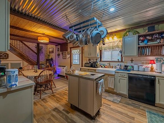 4th image of 389/390 Sherrill Dr