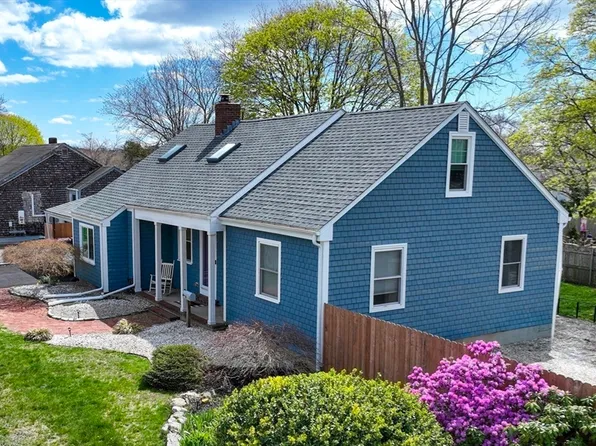 2 Westland St, Acushnet, MA 02743
