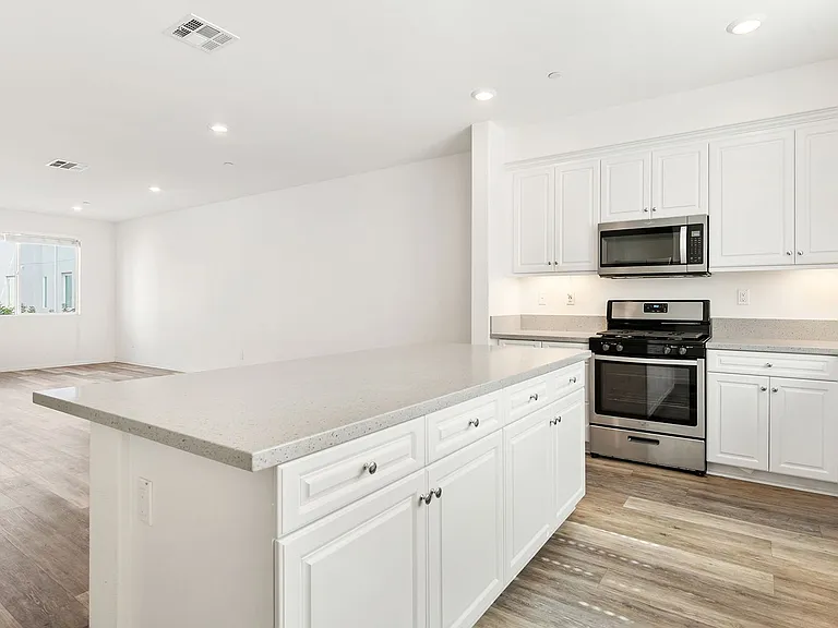 14055 Ruby Ln — Photo 10