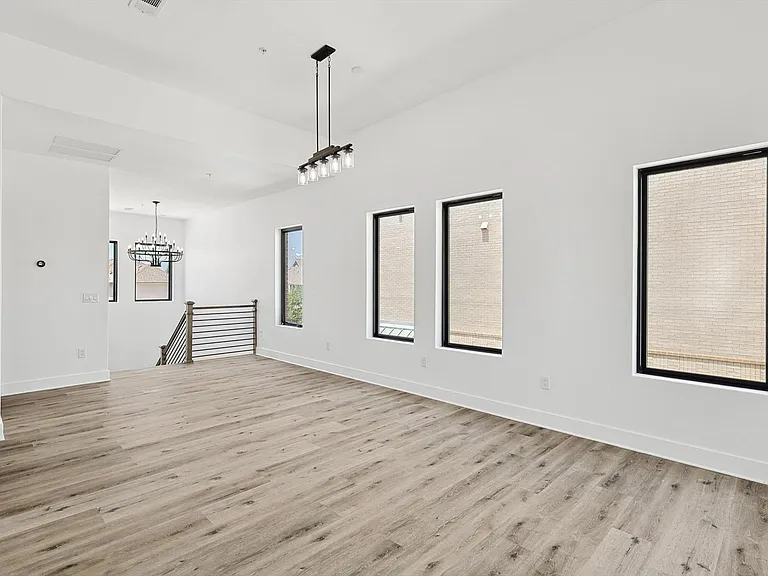 767 W Main St #201 — Photo 10