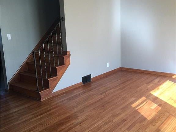 5th image of 23901 Puritan Ave