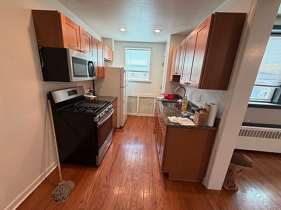 3rd image of 6908 Oakland St Floor 2