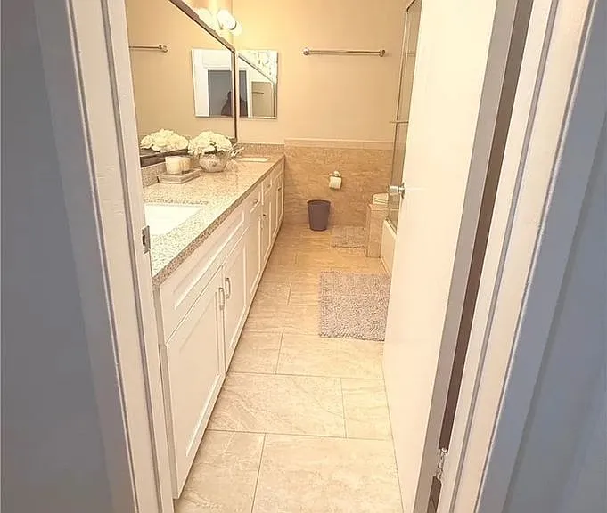 5300 Fairview Blvd #19 — Photo 4