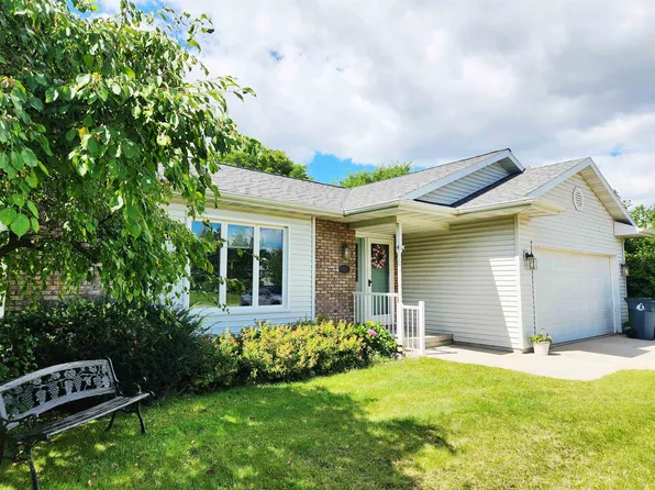 114 University Dr, Fond Du Lac, WI 54935