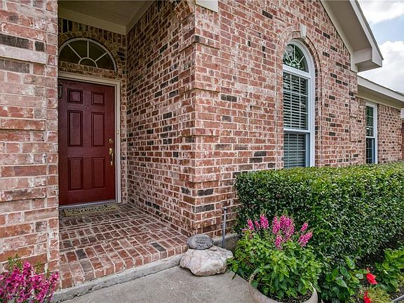 4th image of 2220 Park Hurst Dr