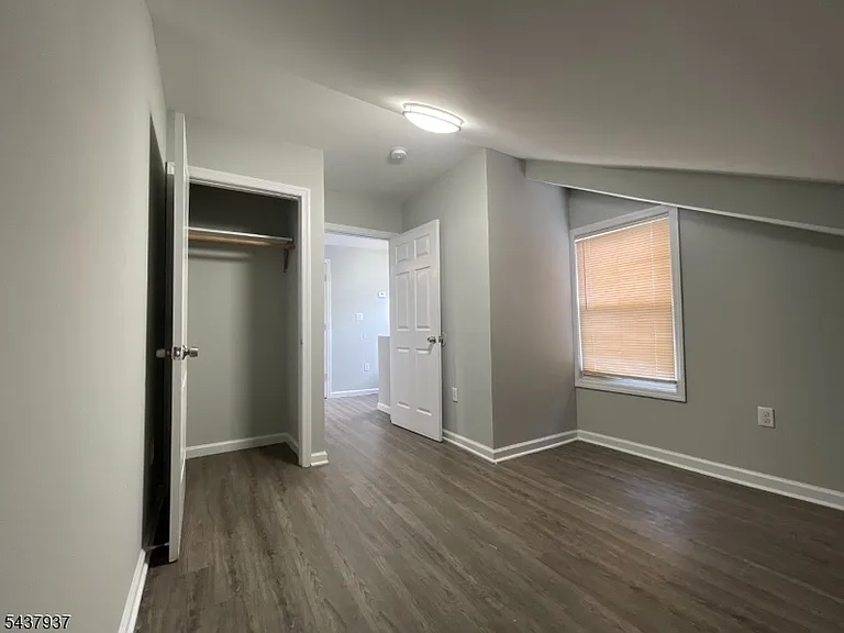 37 12th Ave — Photo 8