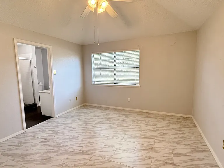 573 Grace Ln — Photo 7