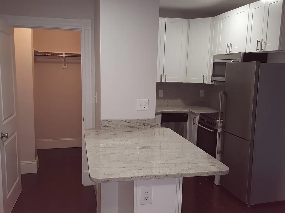 64 Hemenway St #22
