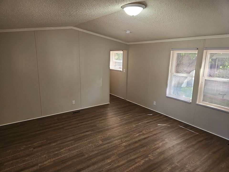 2nd image of 5 Narcissus Ln #N05