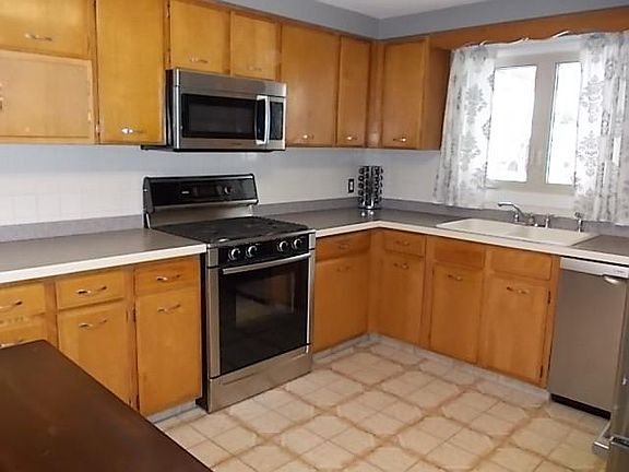 4th image of 8 Penwood Dr