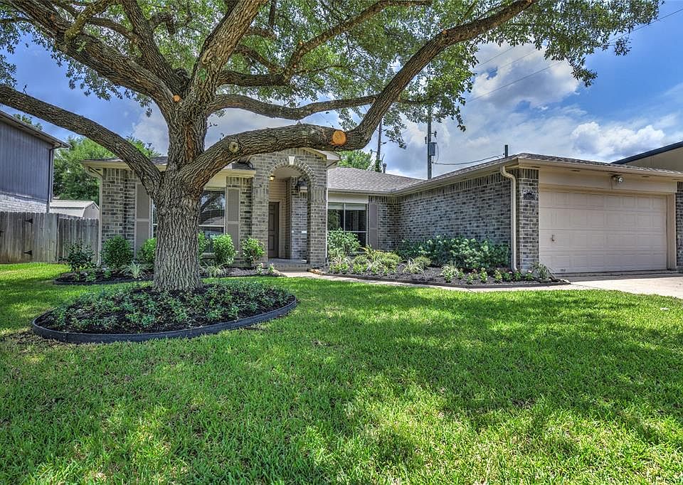 1st image of 18022 Lago Forest Dr